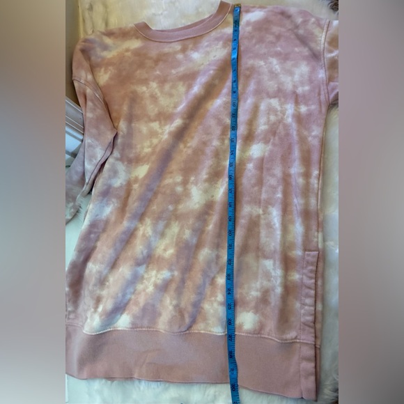 Old Navy Women’s Oversize Sweatshirt - Picture 5 of 9